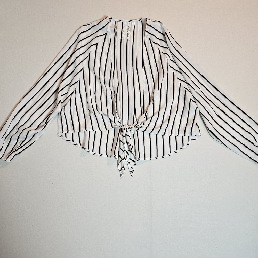 Sadie & Sage Striped Tie Front Blouse Size M Long Sleeve Button Down Boho Top